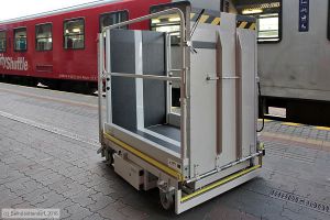 Ein Hublift in Bratislava Hlavná Stanica